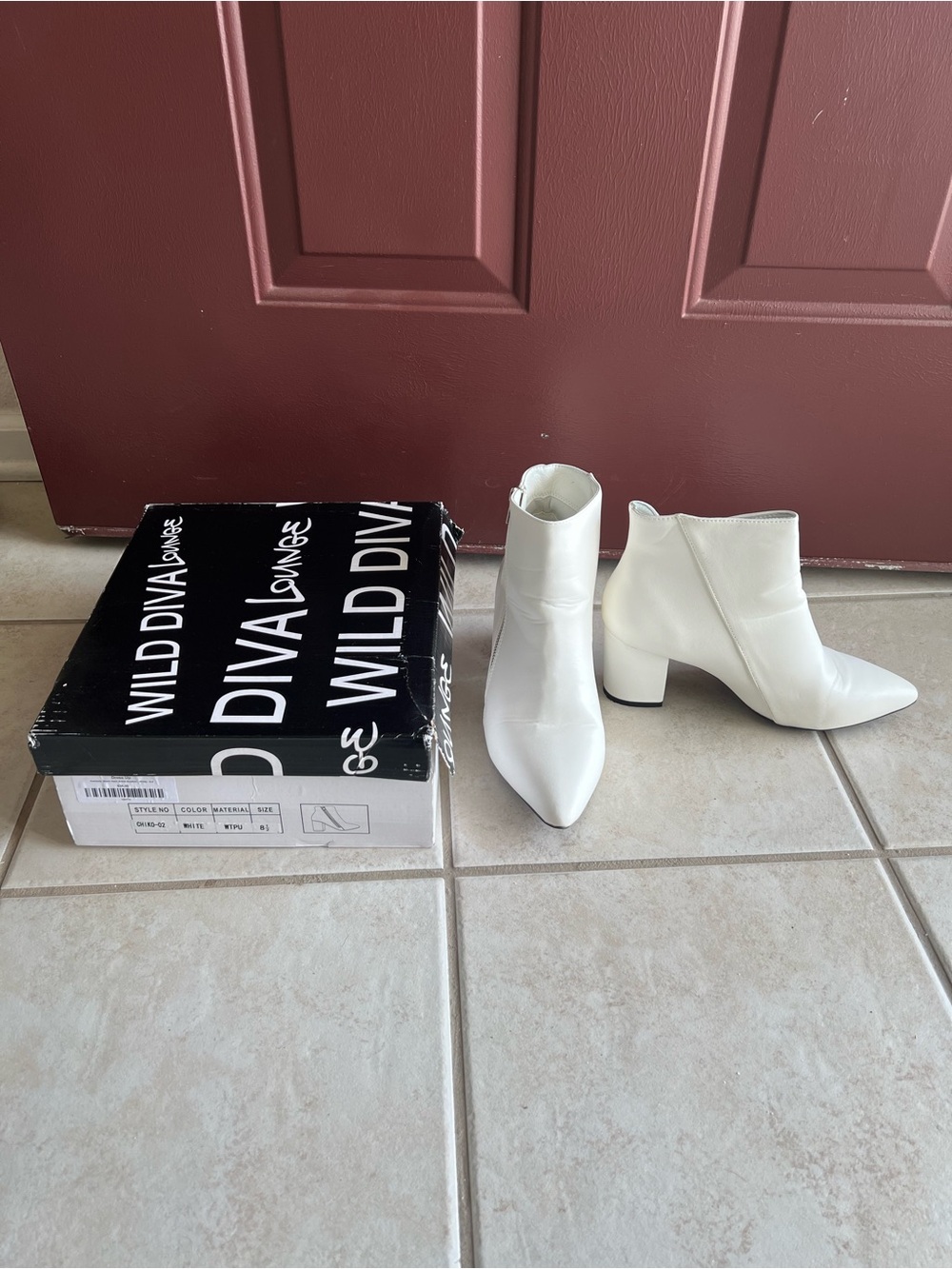 Wild Diva Lounge Kennedy White Block Heel Ankle Booties Size 8.5 Pointed Toe